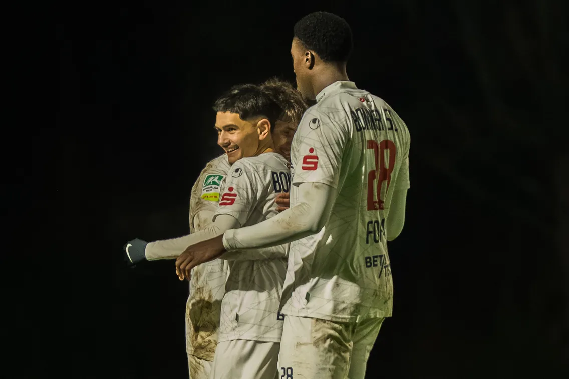 Foto zum Newsartikel Flutlichtspiel in Bonn: Alaaf trifft Helau