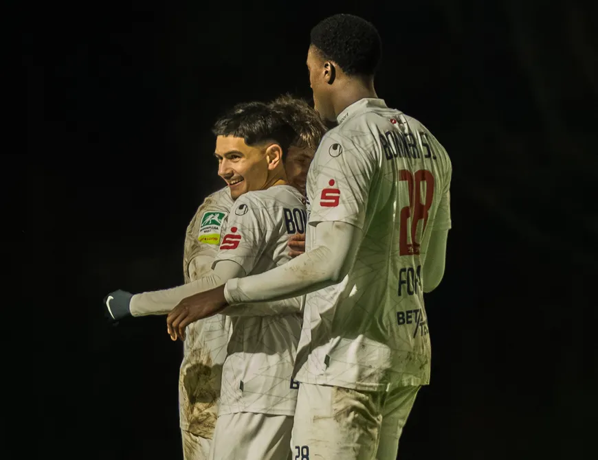 Flutlichtspiel in Bonn: Alaaf trifft Helau