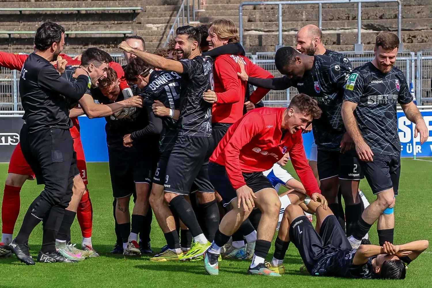 Spätes Drama im Parkstadion