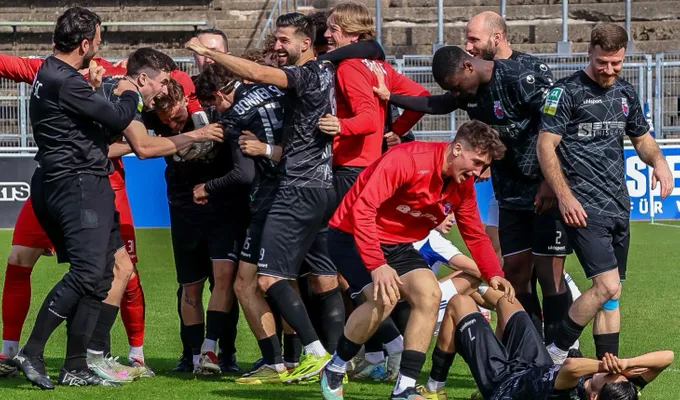 Spätes Drama im Parkstadion