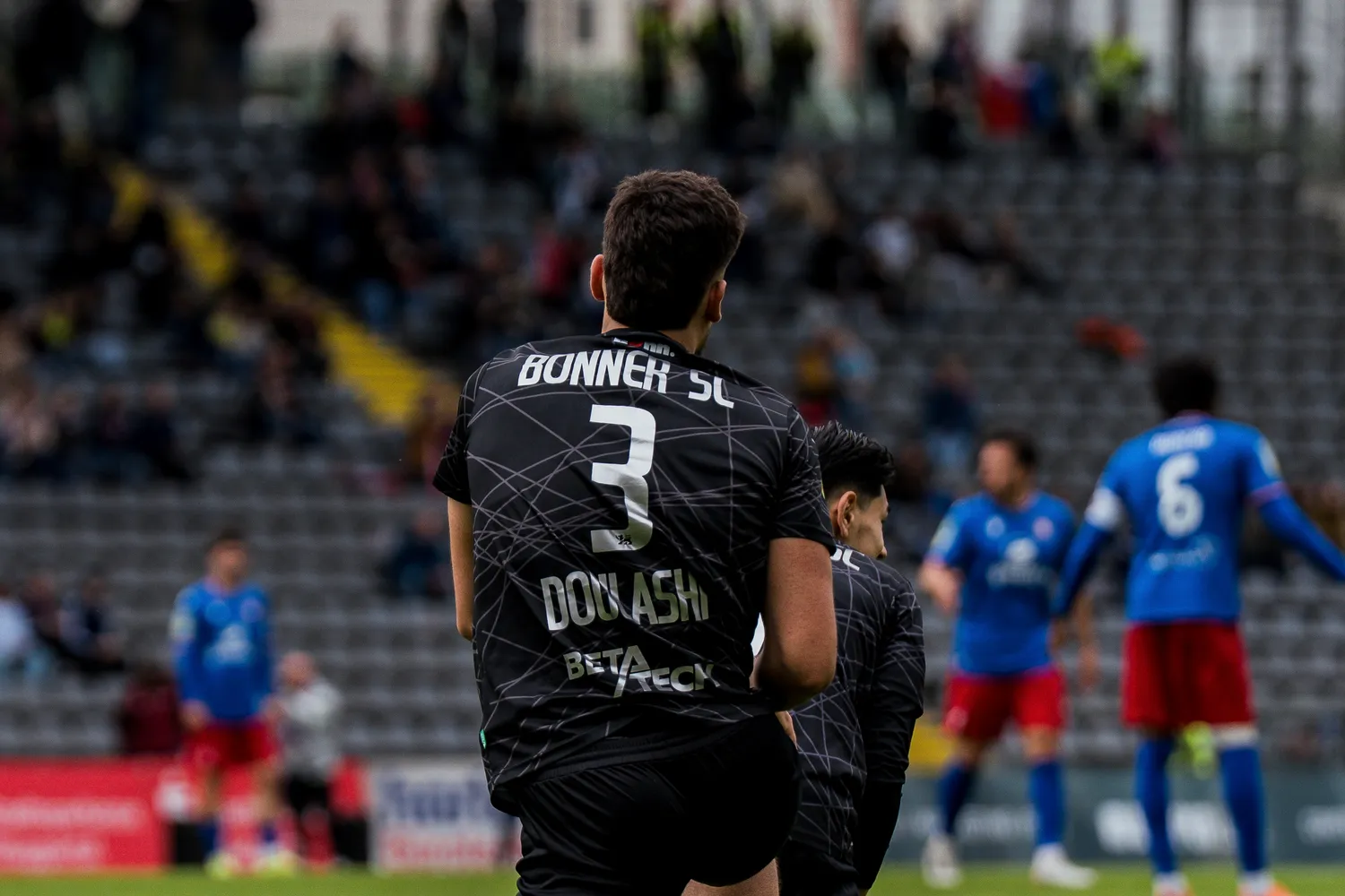 Roman Doulashi bleibt den Rheinlöwen treu