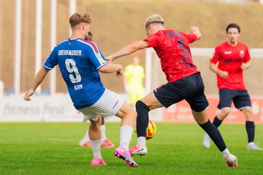 Nick Zimmermann gibt sein Startelf Debüt in BlauRot