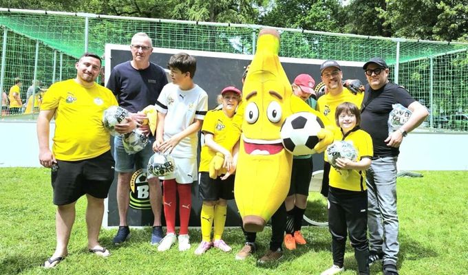 Fußbälle für Team Bananenflanke