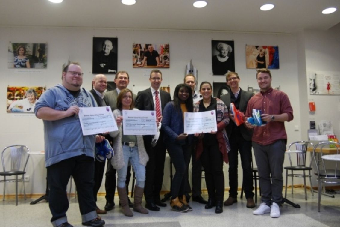 Foto zum Newsartikel Bonner SC spendet für integrative Flüchtlingshilfe – Kooperation auch mit Caritas