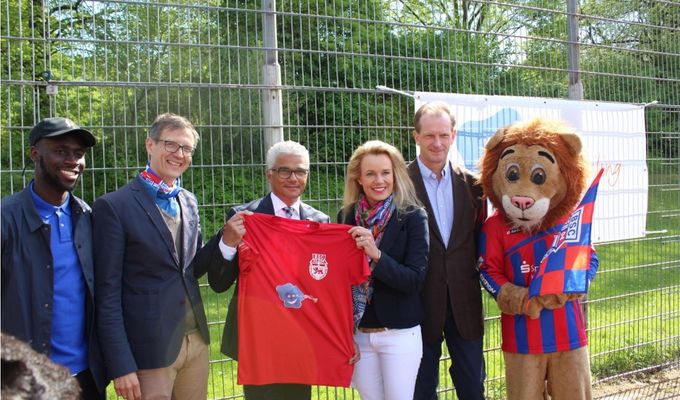 Einweihung des KIDSmiling Fußballporjekts
