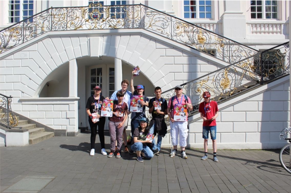Foto zum Newsartikel Team AM: Flyer verteilen