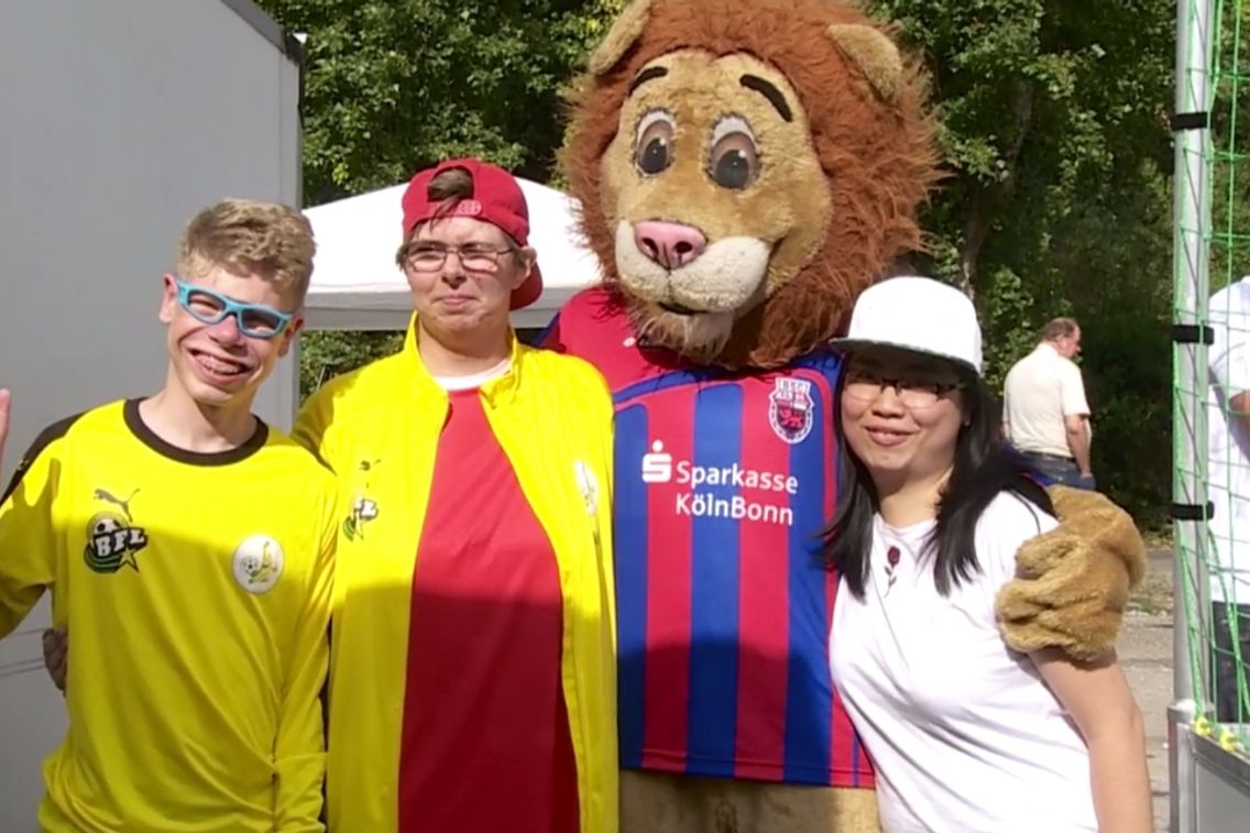 Foto zum Newsartikel Team AM: Moderation und Organisation beim Fußballfest von "mitten im Leden"!