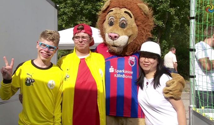 Team AM: Moderation und Organisation beim Fußballfest von