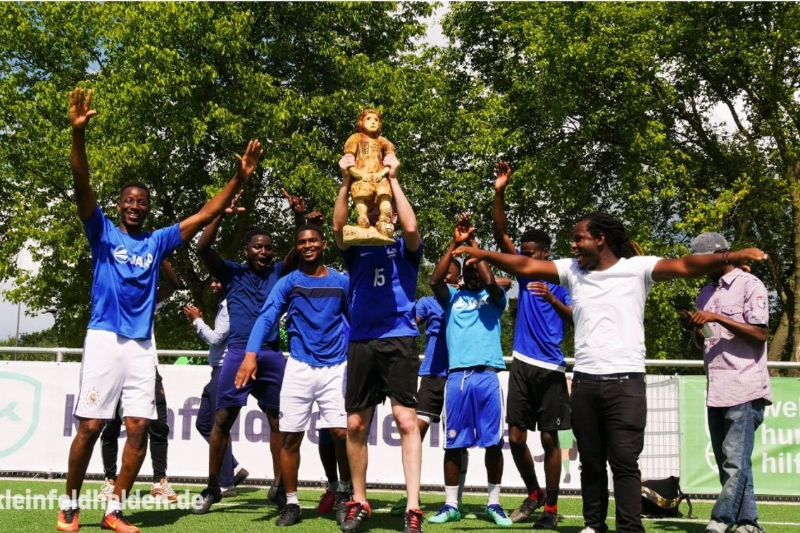 Foto zum Newsartikel KleinfeldheldenCup zu Gunsten der "Fußballschule des Friedens" in der Zentralafrikanischen Republik