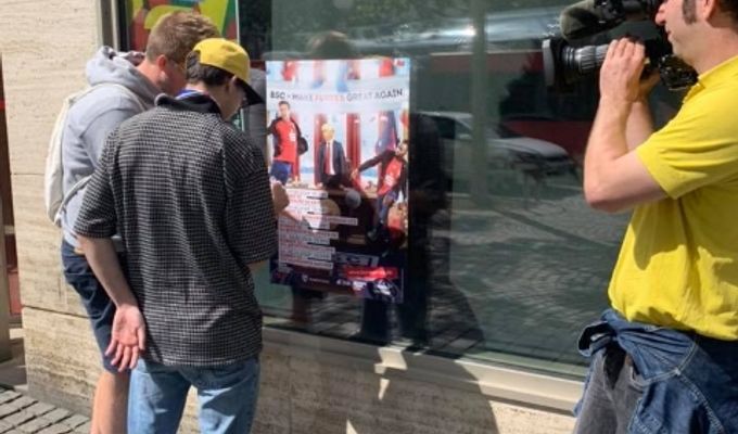 Team AM: Kampagnenplakate kleben - der WDR berichtet!